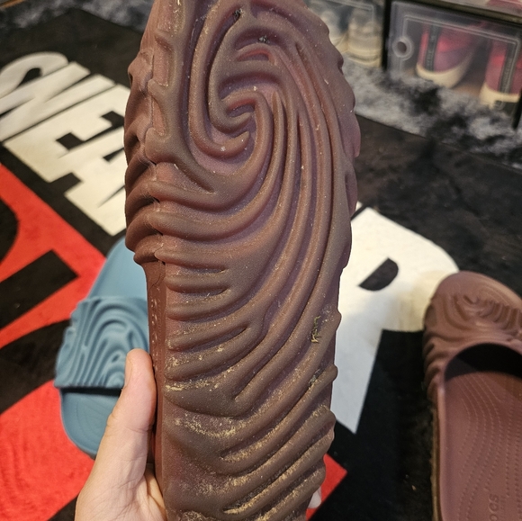 Salehe Bembury slides - Picture 2 of 6